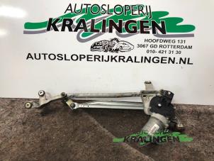 Gebruikte Ruitenwissermotor voor Honda Civic (EP/EU) 1.4 16V Prijs € 100,00 Margeregeling aangeboden door Autosloperij Kralingen B.V.