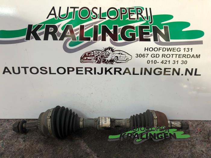 Gebruikte Aandrijfas links-voor Volvo V40 (VW) 1.9 D Prijs € 39,99 Margeregeling aangeboden door Autosloperij Kralingen B.V.