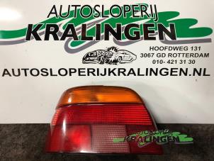 Gebruikte Achterlicht links BMW 5 serie (E39) 520i 24V Prijs € 50,00 Margeregeling aangeboden door Autosloperij Kralingen B.V.