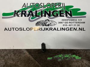 Gebruikte Schakelaar Elektrisch Raam Daihatsu Sirion 2 (M3) 1.3 16V DVVT Prijs € 25,00 Margeregeling aangeboden door Autosloperij Kralingen B.V.