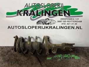 Gebruikte Schokdemper rechts-voor Kia Rio II (DE) 1.4 16V Prijs € 50,00 Margeregeling aangeboden door Autosloperij Kralingen B.V.