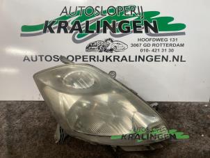 Gebruikte Rechter Koplamp Daihatsu Sirion 2 (M3) 1.3 16V DVVT Prijs € 50,00 Margeregeling aangeboden door Autosloperij Kralingen B.V.