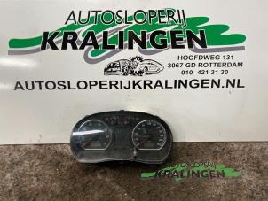 Gebruikte Tellerklok Volkswagen Polo IV (9N1/2/3) 1.4 16V Prijs € 50,00 Margeregeling aangeboden door Autosloperij Kralingen B.V.