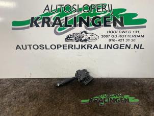 Gebruikte Richtingaanwijzer Schakelaar Kia Rio II (DE) 1.4 16V Prijs € 35,00 Margeregeling aangeboden door Autosloperij Kralingen B.V.
