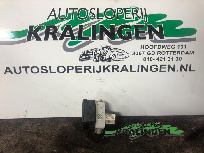 Gebruikte ABS Pomp Renault Twingo II (CN) 1.2 Prijs € 18,98 Margeregeling aangeboden door Autosloperij Kralingen B.V.