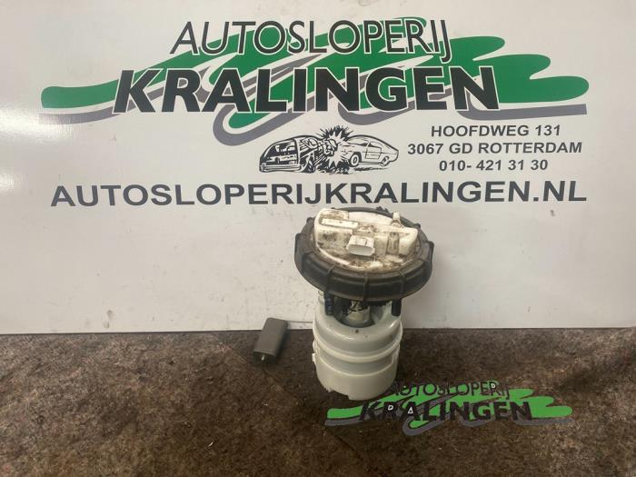 Gebruikte Benzinepomp Renault Twingo II (CN) 1.2 Prijs € 18,99 Margeregeling aangeboden door Autosloperij Kralingen B.V.