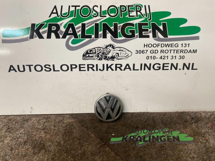 Embleem van een Volkswagen Golf IV (1J1) 1.9 TDI 100 2002