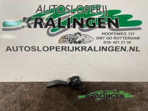 Gebruikte Knipperlicht Schakelaar Volkswagen Touran (1T1/T2) 1.9 TDI 100 Prijs € 35,00 Margeregeling aangeboden door Autosloperij Kralingen B.V.