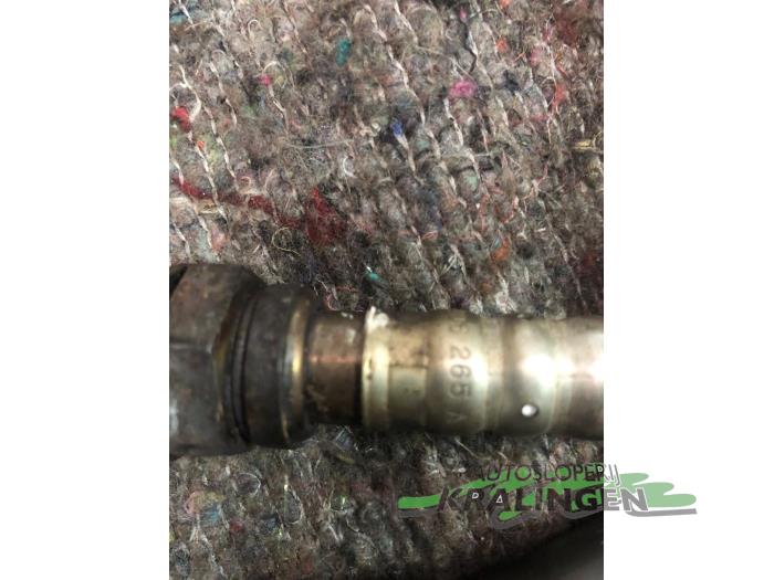 Lambda Sonde van een Volkswagen Passat Variant (3B6) 2.0 2001