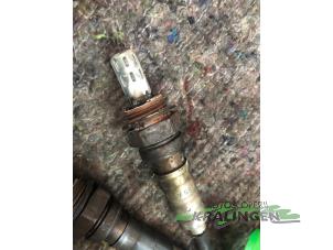 Lambda Sonde van een Volkswagen Passat Variant (3B6) 2.0 2001