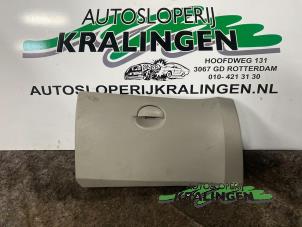 Gebruikte Dashboard klep Renault Twingo II (CN) 1.2 Prijs € 25,00 Margeregeling aangeboden door Autosloperij Kralingen B.V.