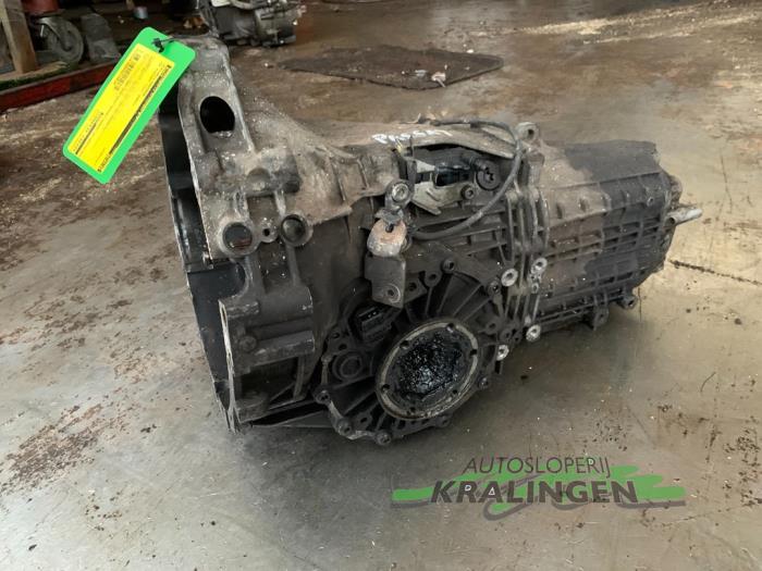 Gebruikte Versnellingsbak Volkswagen Passat Variant (3B6) 2.0 Prijs € 99,98 Margeregeling aangeboden door Autosloperij Kralingen B.V.