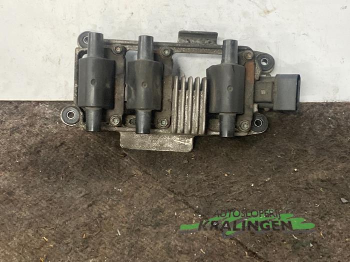 Gebruikte Bobine Audi A4 Avant (B6) 2.4 V6 30V Prijs € 50,00 Margeregeling aangeboden door Autosloperij Kralingen B.V.