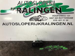 Gebruikte Schakelaar Koplamp Ihv Suzuki Swift (ZA/ZC/ZD1/2/3/9) 1.5 VVT 16V Prijs € 9,99 Margeregeling aangeboden door Autosloperij Kralingen B.V.