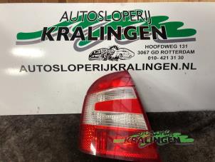 Gebruikte Achterlicht links Skoda Fabia (6Y2) 1.4i 16V Prijs € 50,00 Margeregeling aangeboden door Autosloperij Kralingen B.V.