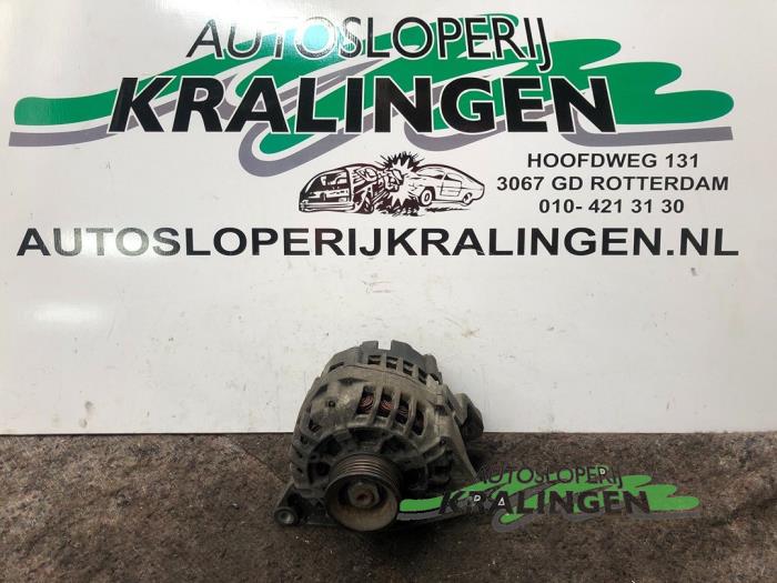 Gebruikte Dynamo Volkswagen Passat Variant (3B6) 2.0 Prijs € 50,00 Margeregeling aangeboden door Autosloperij Kralingen B.V.