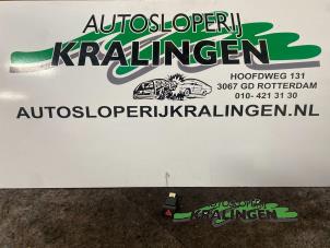 Gebruikte Alarmlicht Schakelaar Audi A4 Avant (B6) 2.4 V6 30V Prijs € 25,00 Margeregeling aangeboden door Autosloperij Kralingen B.V.