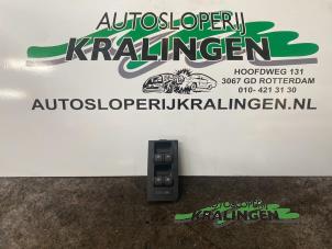 Gebruikte Elektrisch Raam Schakelaar Audi A6 Avant (C5) 2.5 TDI V6 24V Prijs € 35,00 Margeregeling aangeboden door Autosloperij Kralingen B.V.