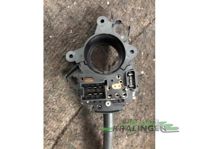 Richtingaanwijzer Schakelaar van een Mercedes-Benz Vito (639.6) 2.2 109 CDI 16V 2005