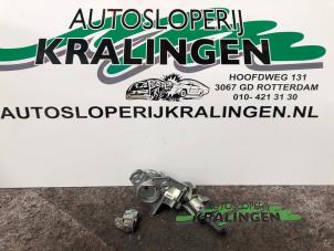 Gebruikte Kontaktslot + Sleutel Opel Astra H (L48) 1.7 CDTi 16V Prijs € 100,00 Margeregeling aangeboden door Autosloperij Kralingen B.V.