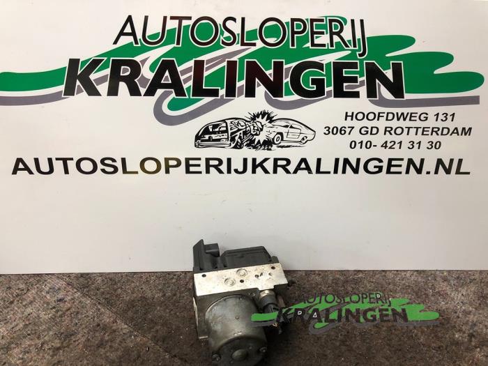 Gebruikte ABS Pomp Toyota Avensis Wagon (T25/B1E) 2.2 D-4D 16V Prijs € 49,98 Margeregeling aangeboden door Autosloperij Kralingen B.V.