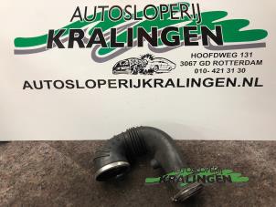 Gebruikte Intercooler Slang Mercedes C Combi (S203) 2.2 C-200 CDI 16V Prijs € 50,00 Margeregeling aangeboden door Autosloperij Kralingen B.V.