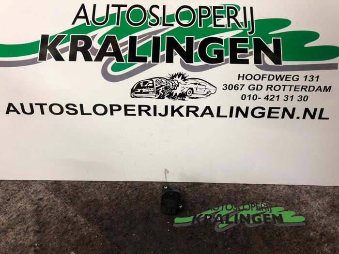 Gebruikte Luchtmassameter Toyota Avensis Wagon (T25/B1E) 2.2 D-4D 16V Prijs € 40,00 Margeregeling aangeboden door Autosloperij Kralingen B.V.