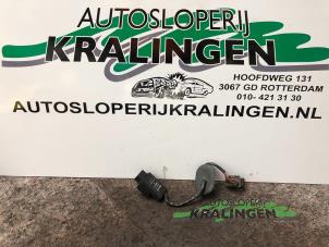 Gebruikte Brandstofpomp relais Volkswagen Golf V (1K1) 1.6 FSI 16V Prijs € 50,00 Margeregeling aangeboden door Autosloperij Kralingen B.V.