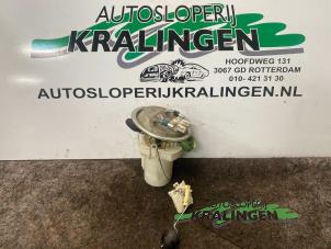 Gebruikte Benzinepomp Opel Corsa C (F08/68) 1.2 16V Prijs € 50,00 Margeregeling aangeboden door Autosloperij Kralingen B.V.
