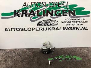 Gebruikte Slotmechaniek Kofferdeksel Nissan Almera Tino (V10M) 1.8 16V Prijs € 50,00 Margeregeling aangeboden door Autosloperij Kralingen B.V.