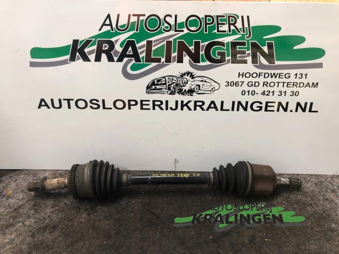 Gebruikte Steekas links-voor Nissan Almera Tino (V10M) 1.8 16V Prijs € 24,99 Margeregeling aangeboden door Autosloperij Kralingen B.V.