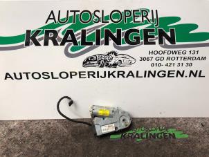 Gebruikte Schuifdak Motor Volkswagen Golf IV (1J1) 1.9 TDI 100 Prijs € 50,00 Margeregeling aangeboden door Autosloperij Kralingen B.V.