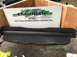 Gebruikte Bagageruimte Dekzeil Peugeot 307 SW (3H) 1.6 16V Prijs € 24,98 Margeregeling aangeboden door Autosloperij Kralingen B.V.