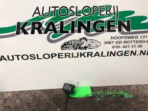 Gebruikte Spiegel Schakelaar Nissan Note (E11) 1.5 dCi 86 Prijs € 9,99 Margeregeling aangeboden door Autosloperij Kralingen B.V.