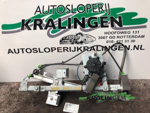 Gebruikte Ruitmechaniek 4Deurs links-voor Volkswagen Polo III (6N1) 1.6i 75 Prijs € 50,00 Margeregeling aangeboden door Autosloperij Kralingen B.V.