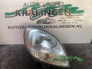 Gebruikte Koplamp rechts Nissan Kubistar (F10) 1.5 dCi 60 Prijs € 24,99 Margeregeling aangeboden door Autosloperij Kralingen B.V.
