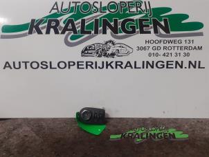Gebruikte Licht Schakelaar Opel Corsa D 1.3 CDTi 16V ecoFLEX Prijs € 25,00 Margeregeling aangeboden door Autosloperij Kralingen B.V.