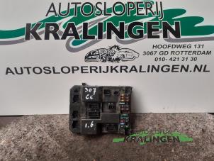 Gebruikte Zekeringkast Peugeot 307 CC (3B) 1.6 16V Prijs € 100,00 Margeregeling aangeboden door Autosloperij Kralingen B.V.
