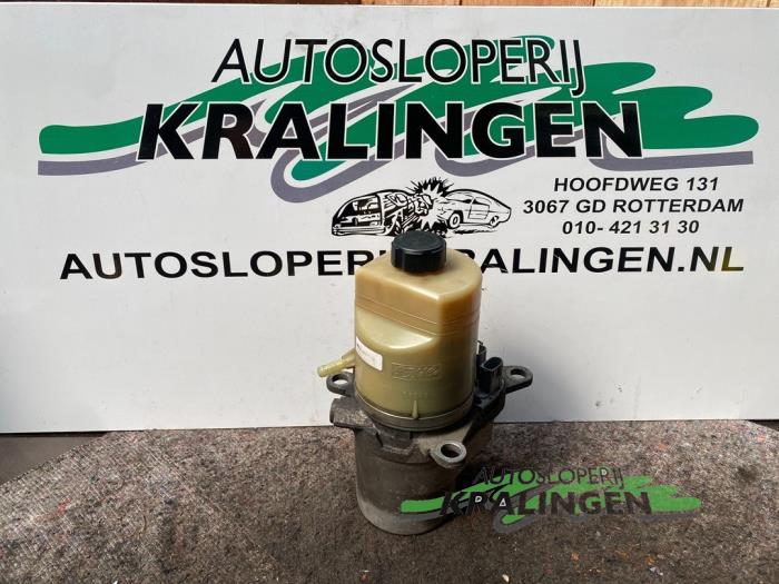 Gebruikte Pomp Servo Ford Focus C-Max 1.6 TDCi 16V Prijs € 100,00 Margeregeling aangeboden door Autosloperij Kralingen B.V.