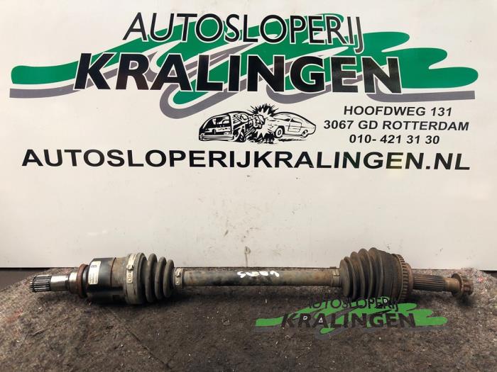 Gebruikte Aandrijfas links-voor Toyota Yaris (P1) 1.0 16V VVT-i Prijs € 24,99 Margeregeling aangeboden door Autosloperij Kralingen B.V.