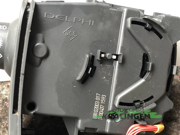Richtingaanwijzer Schakelaar van een Renault Clio III (BR/CR) 1.6 16V 2007