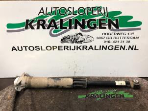Gebruikte Schokdemper links-achter Volkswagen Polo VI (AW1) 1.0 TSI 12V Prijs € 40,00 Margeregeling aangeboden door Autosloperij Kralingen B.V.