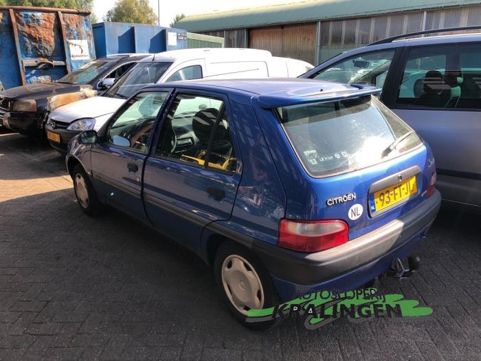 Gebruikte Uitlaat Tussenpijp Citroen Saxo 1.4i VTR,VTS Prijs € 35,00 Margeregeling aangeboden door Autosloperij Kralingen B.V.