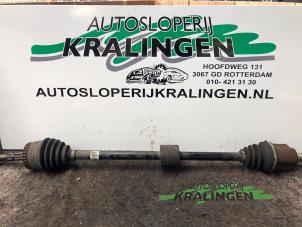 Gebruikte Aandrijfas rechts-voor Opel Combo (Corsa C) 1.3 CDTI 16V Prijs € 50,00 Margeregeling aangeboden door Autosloperij Kralingen B.V.