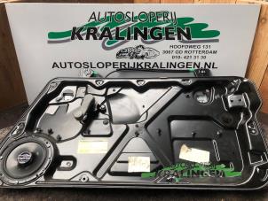 Gebruikte Ruitmechaniek 2Deurs rechts-voor Volkswagen New Beetle (9C1/9G1) 1.4 16V Prijs € 50,00 Margeregeling aangeboden door Autosloperij Kralingen B.V.