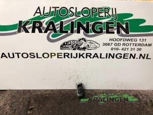 Gebruikte Schakelaar Elektrisch Raam Suzuki Liana (ERC/ERD/RH4) 1.6 MPi 16V Prijs € 19,99 Margeregeling aangeboden door Autosloperij Kralingen B.V.