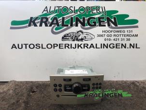 Gebruikte Radio CD Speler Opel Corsa D 1.3 CDTi 16V ecoFLEX Prijs € 52,00 Margeregeling aangeboden door Autosloperij Kralingen B.V.