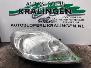 Gebruikte Rechter Koplamp Opel Vivaro 2.0 CDTI Prijs € 50,00 Margeregeling aangeboden door Autosloperij Kralingen B.V.