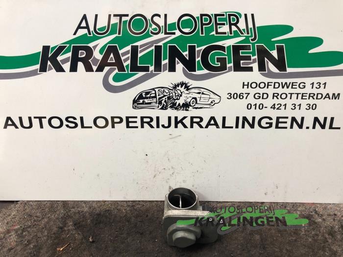 Gebruikte Gasklephuis Volkswagen Caddy III (2KA,2KH,2CA,2CH) 2.0 SDI Prijs € 50,00 Margeregeling aangeboden door Autosloperij Kralingen B.V.