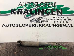 Gebruikte Schokdemper links-achter Volkswagen Caddy III (2KA,2KH,2CA,2CH) 2.0 SDI Prijs € 25,00 Margeregeling aangeboden door Autosloperij Kralingen B.V.